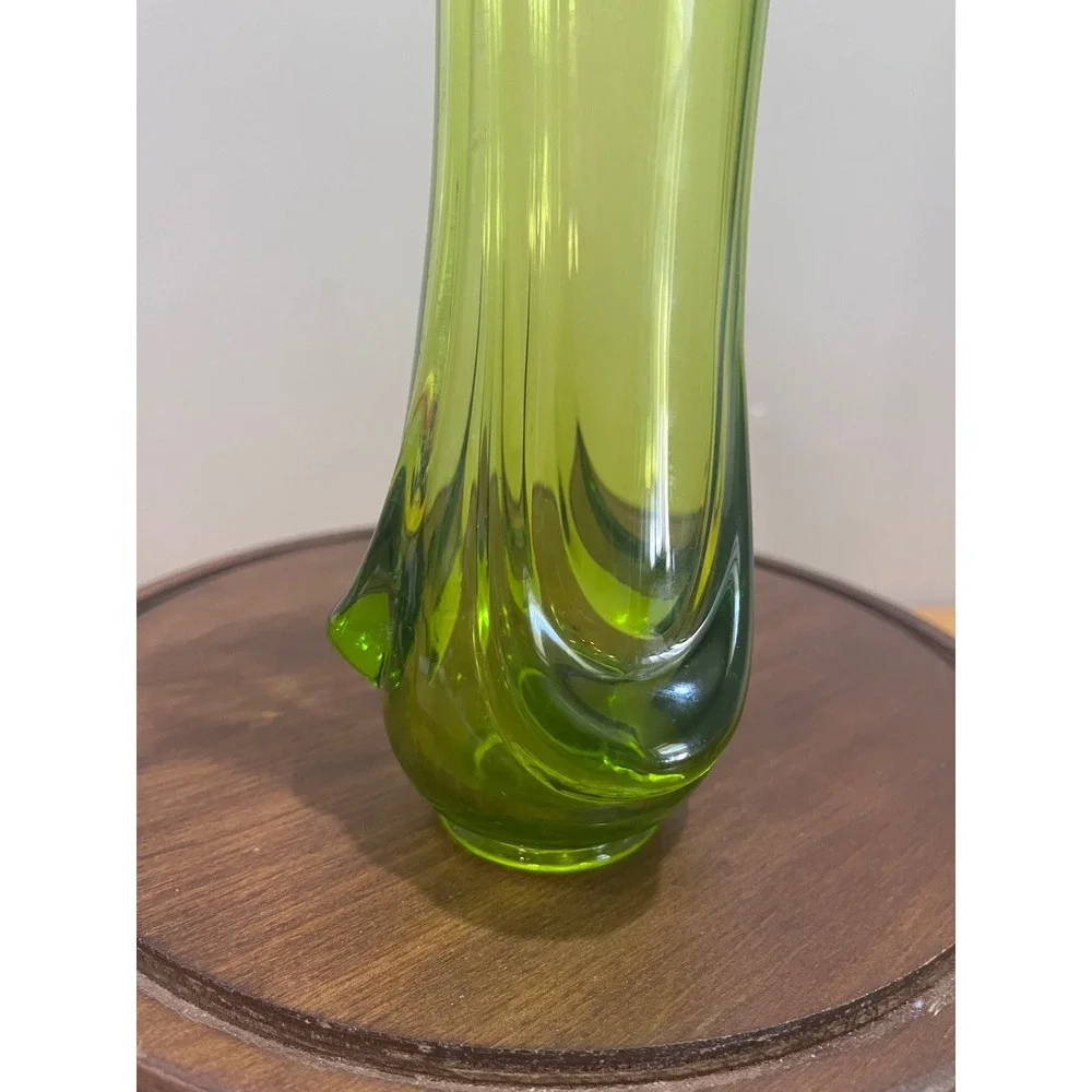 Vtg Viking Glass Avocado Green Swung Vase Mid Century Modern 9.5 Inch MCM Art